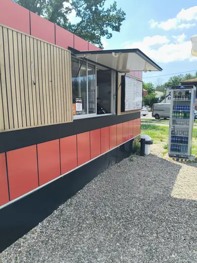 Kiosk Kebab Express z boku